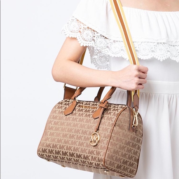 Michael Kors Bedford Large Duffle Satchel - Picture 9 of 9